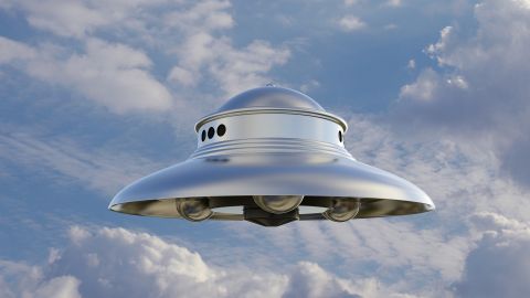 Un OVNI en el cielo