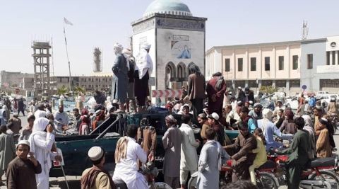 Los talibanes avanzan en Afganistán y toman 15 de las principales ciudades del país