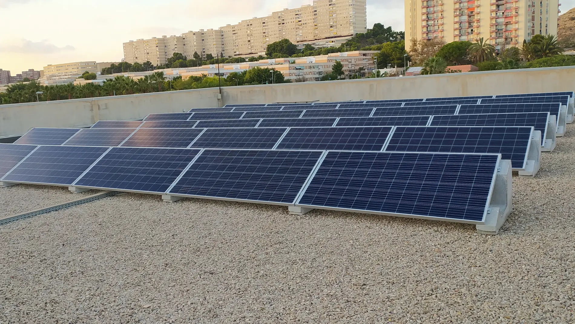 Placas solares instaladas para el ahorro energético