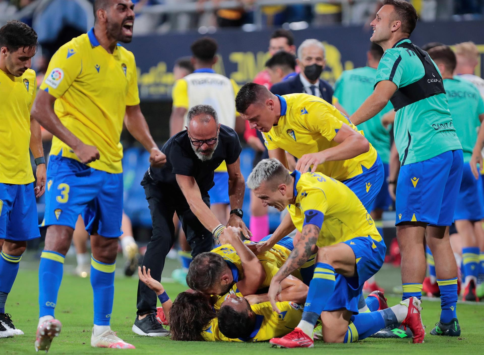 El Cádiz salva un punto sobre la hora ante el Levante El Cádiz salva un punto sobre la hora ante el Levante