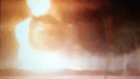 Imagen del incendio captada de un video que se puede ver en las redes sociales Imagen del incendio captada de un video que se puede ver en las redes sociales