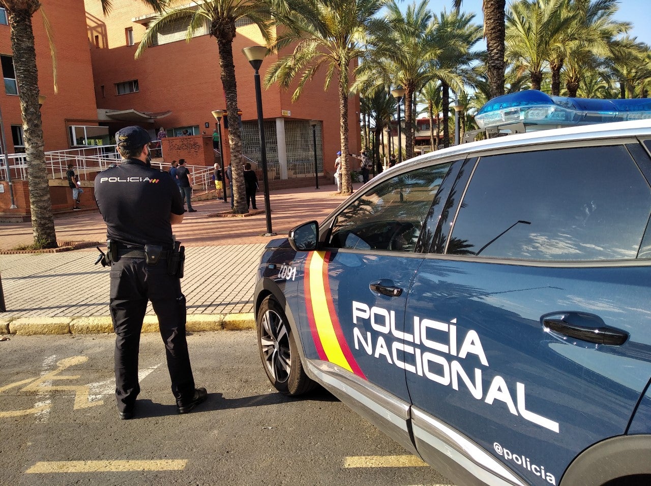 La Policía Nacional investiga como asesinato machista la muerte de una mujer en el barrio Los Palmerales de Elche La Policía Nacional investiga como asesinato machista la muerte de una mujer en el barrio Los Palmerales de Elche