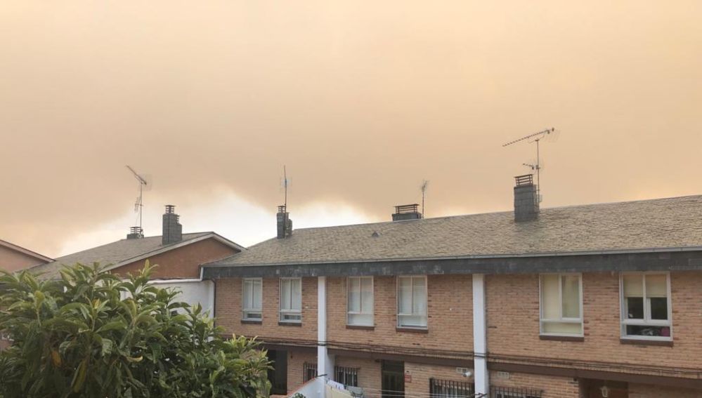 El cielo de Navacerrada cubierto de humo