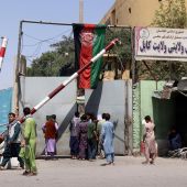 Ciudadanos afganos en Kabul tras alcanzar los talibán las afueras de la ciudad 