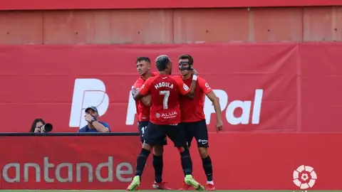 Brian Oliván celebra un gol junto a Pablo Maffeo y Jordi Mboula. Brian Oliván celebra un gol junto a Pablo Maffeo y Jordi Mboula.