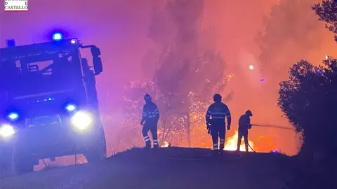 Estabilizado el fuego que ha calcinado más de 500 hectáreas de la Sierra de Espadán Incendio en Azuébar