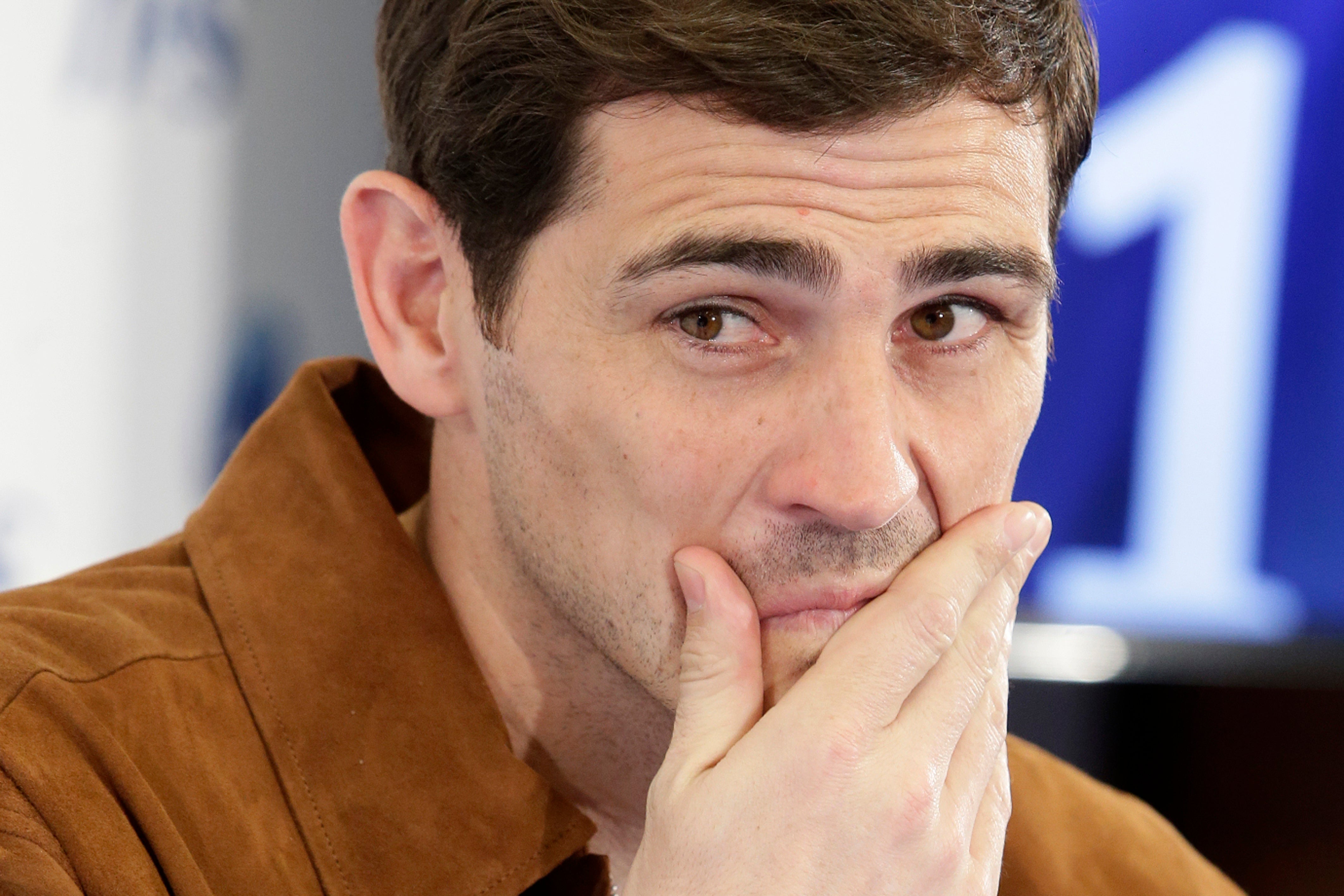 Revuelo en redes tras la 'confesión' de Iker Casillas: "Soy gay" Revuelo en redes tras la 'confesión' de Iker Casillas: "Soy gay"