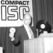El disco compacto es un disco óptico utilizado para almacenar datos en formato digital El disco compacto es un disco óptico utilizado para almacenar datos en formato digital