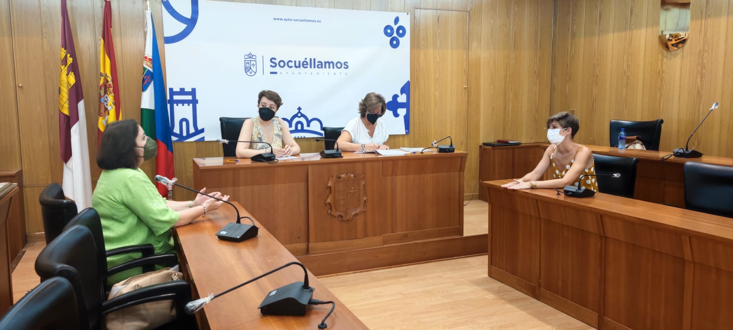 El Ayuntamiento de Socuéllamos rubrica el convenio de colaboración con Cáritas Interparroquial El Ayuntamiento de Socuéllamos rubrica el convenio de colaboración con Cáritas Interparroquial