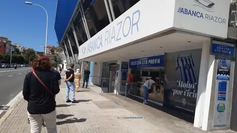 Colas para retirar carnet de socio del Deportivo de A Coruña Colas para retirar carnet de socio del Deportivo de A Coruña