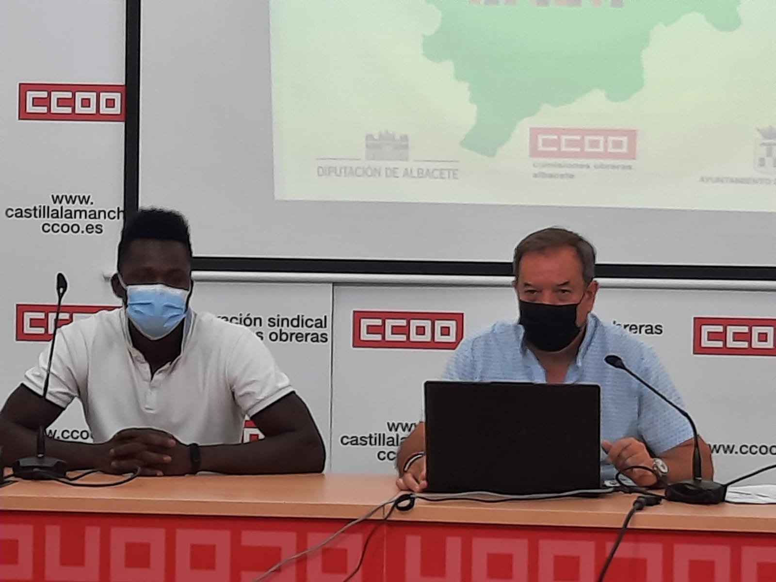 Jornadas de 14 horas y salarios de 27€ al día € son algunas de las denuncias que CCOO Albacete ha recogido Jornadas de 14 horas y salarios de 27€ al día € son algunas de las denuncias que CCOO Albacete ha recogido