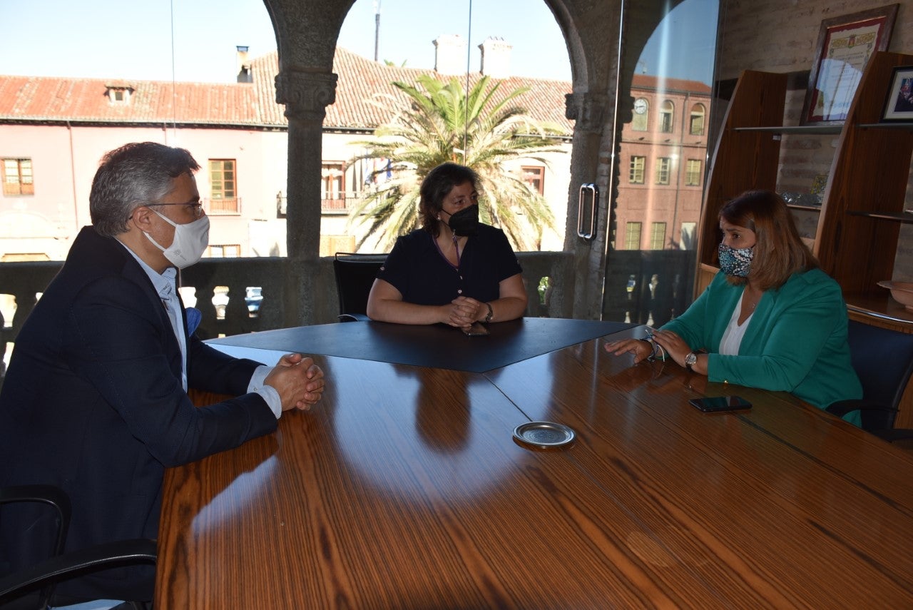 El ayuntamiento y 'Cámara de Comercio' apoyan la generación de empleo en Talavera El ayuntamiento y 'Cámara de Comercio' apoyan la generación de empleo en Talavera