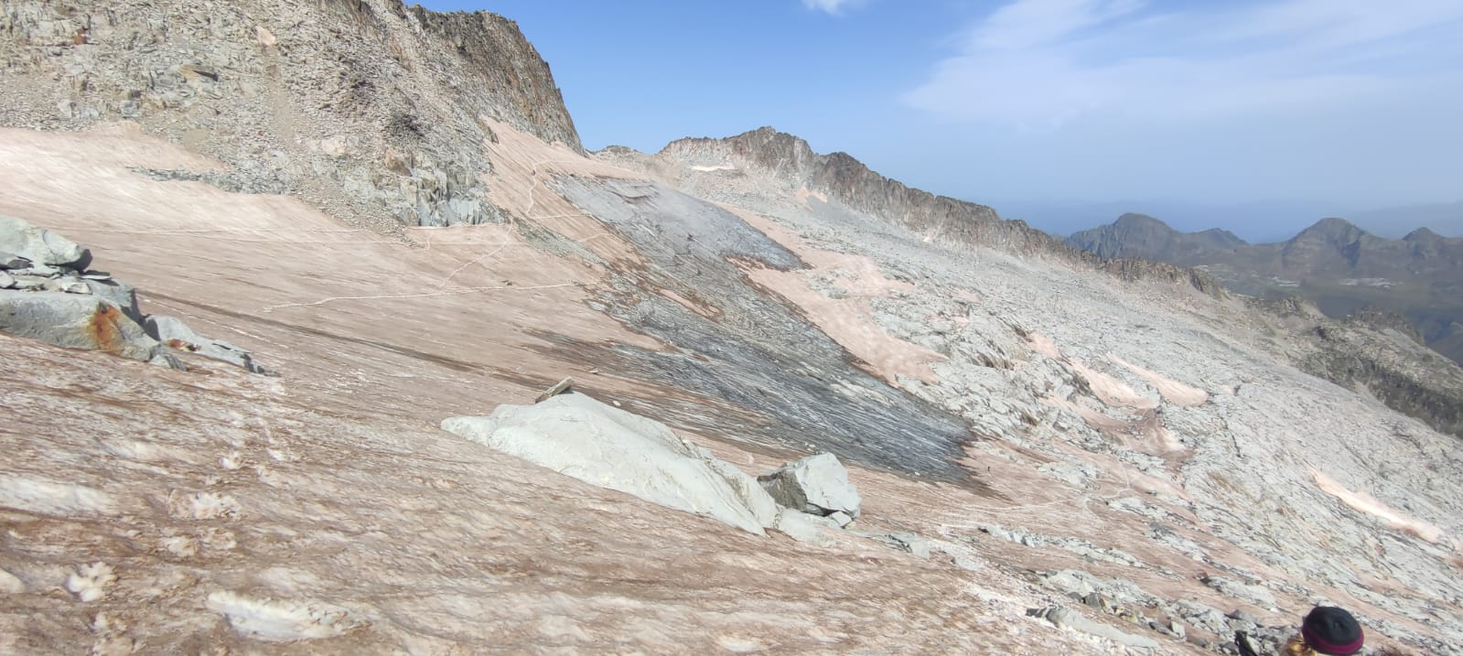 Alertan del peligro de atravesar el glaciar del Aneto sin material adecuado y sin preparación Alertan del peligro de atravesar el glaciar del Aneto sin material adecuado y sin preparación