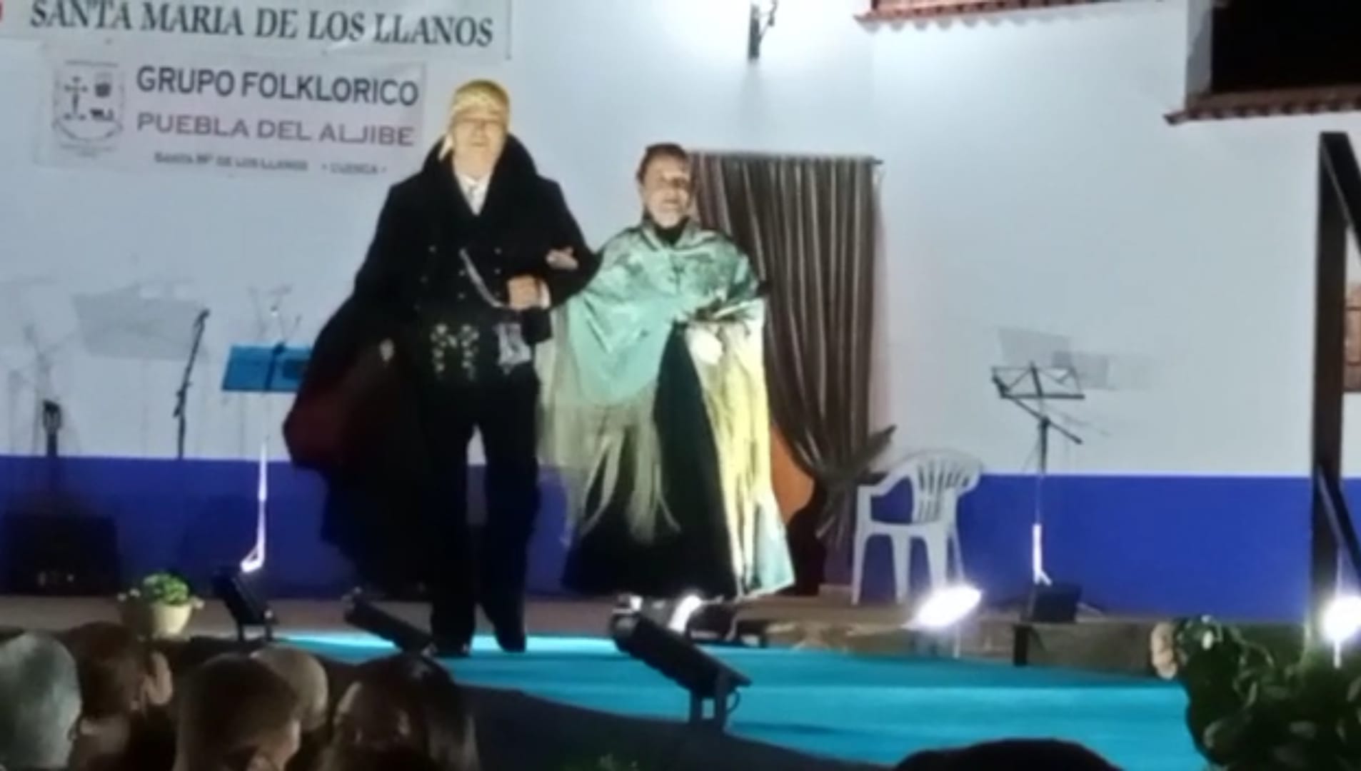 Los Coros y Danzas de Alcázar de San Juan, en el desfile de Trajes Regionales de Santa María de los Llanos Los Coros y Danzas de Alcázar de San Juan, en el desfile de Trajes Regionales de Santa María de los Llanos