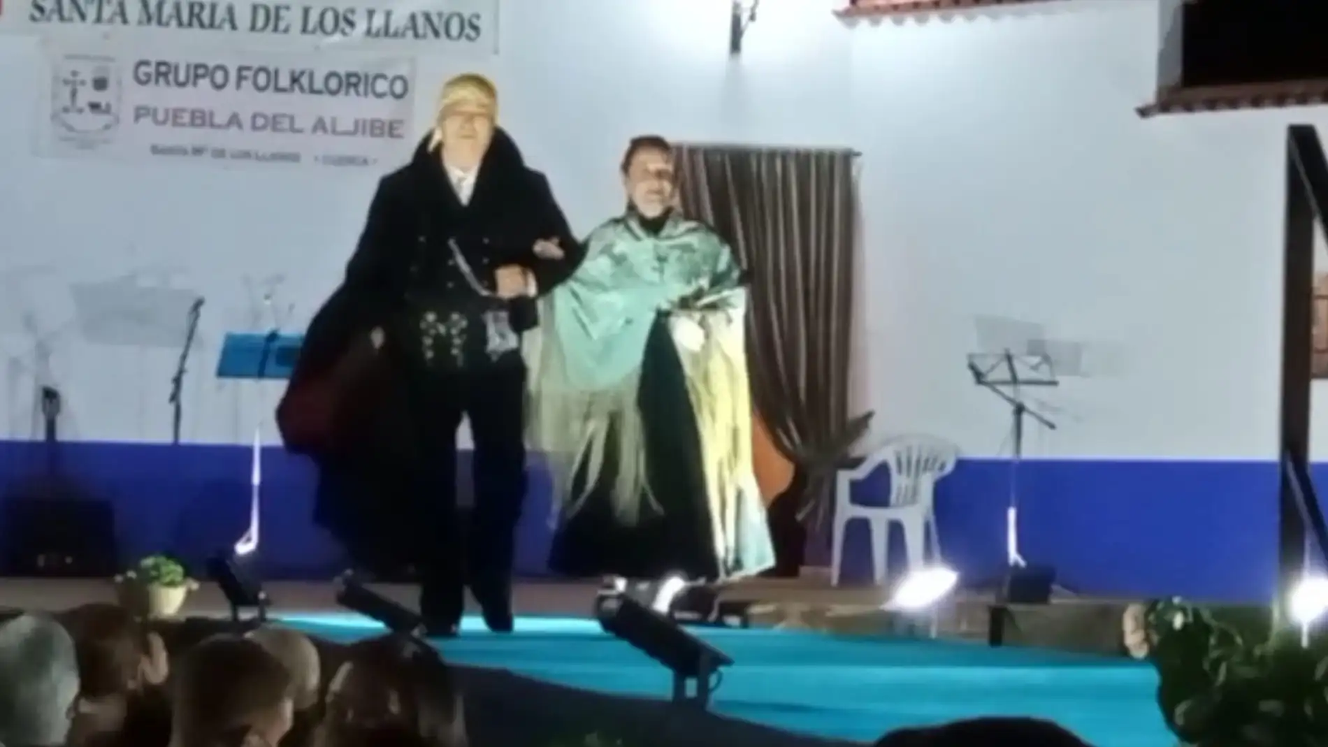 Los Coros y Danzas de Alcázar de San Juan, en el desfile de Trajes Regionales de Santa María de los Llanos 