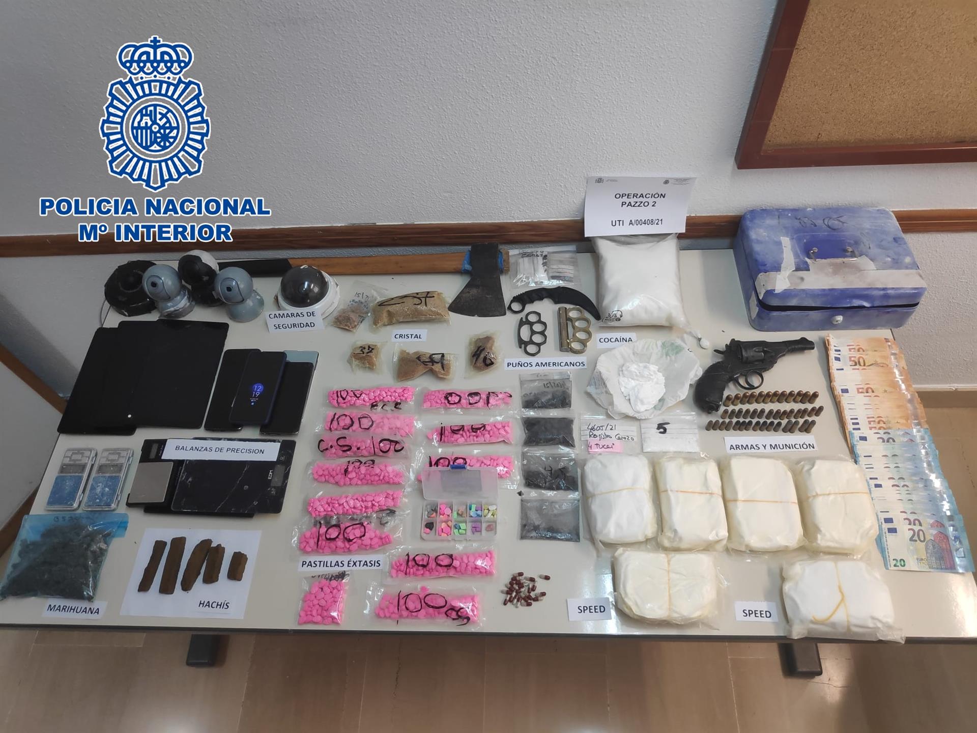 Detenidas cinco personas por traficar con droga desde un piso okupado convertido en búnker Detenidas cinco personas por traficar con droga desde un piso okupado convertido en búnker