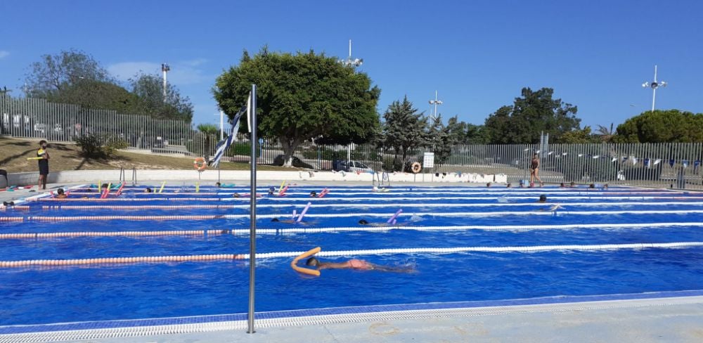 Mas de 300 niñas y niños han disfrutado de los cursos de natación municipales en Torrevieja Mas de 300 niñas y niños han disfrutado de los cursos de natación municipales en Torrevieja