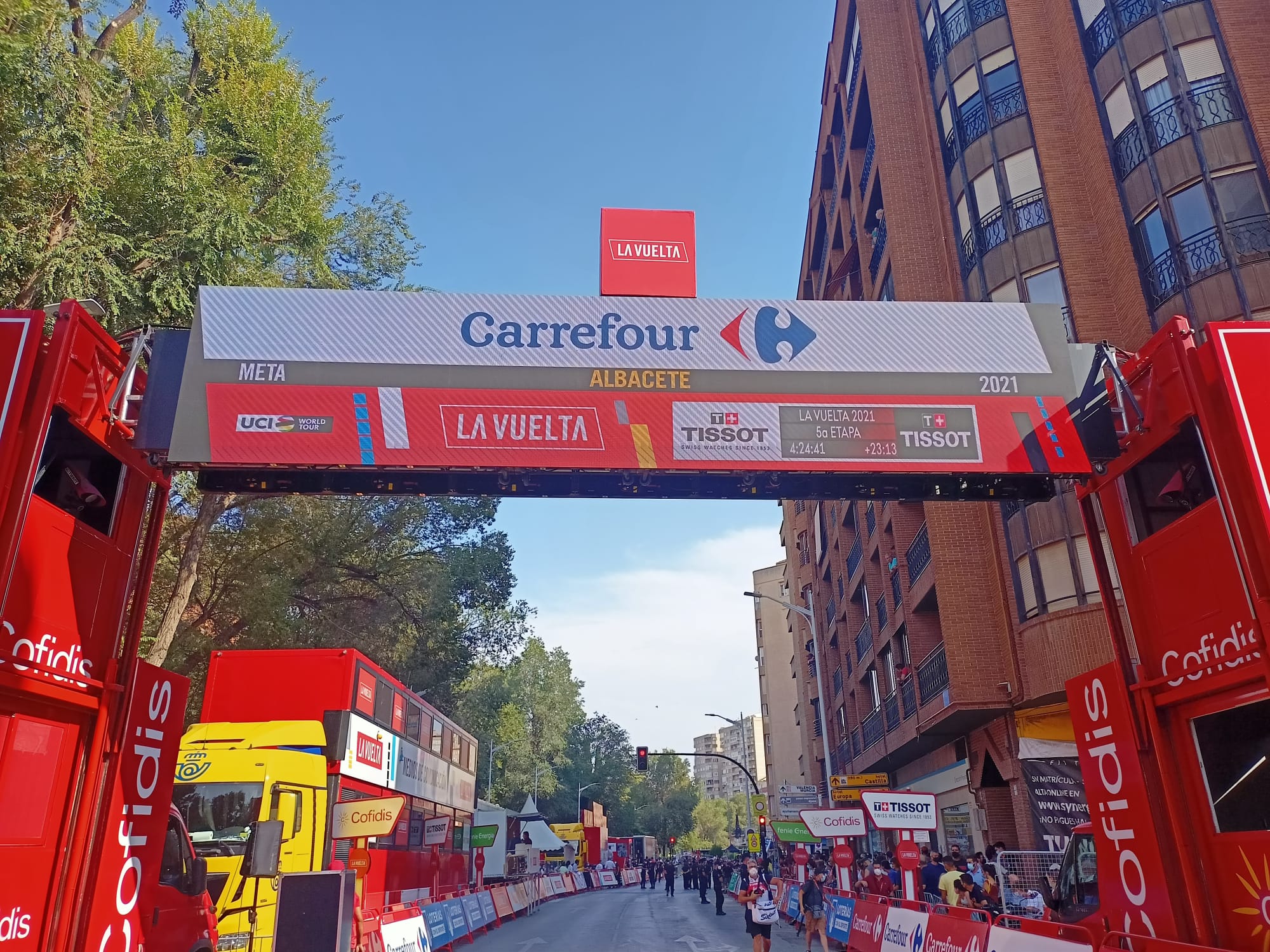 Philipsen gana la quinta etapa que ha llenado de ilusión y afición las calles de Albacete Philipsen gana la quinta etapa que ha llenado de ilusión y afición las calles de Albacete