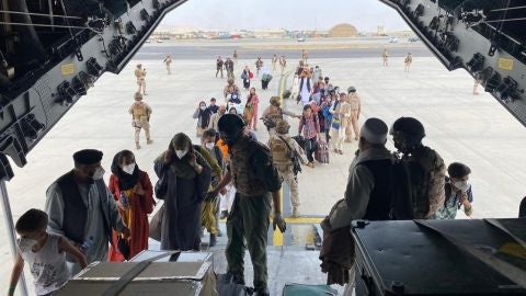 Despega de Kabul el primer avi&oacute;n con espa&ntilde;oles y colaboradores afganos