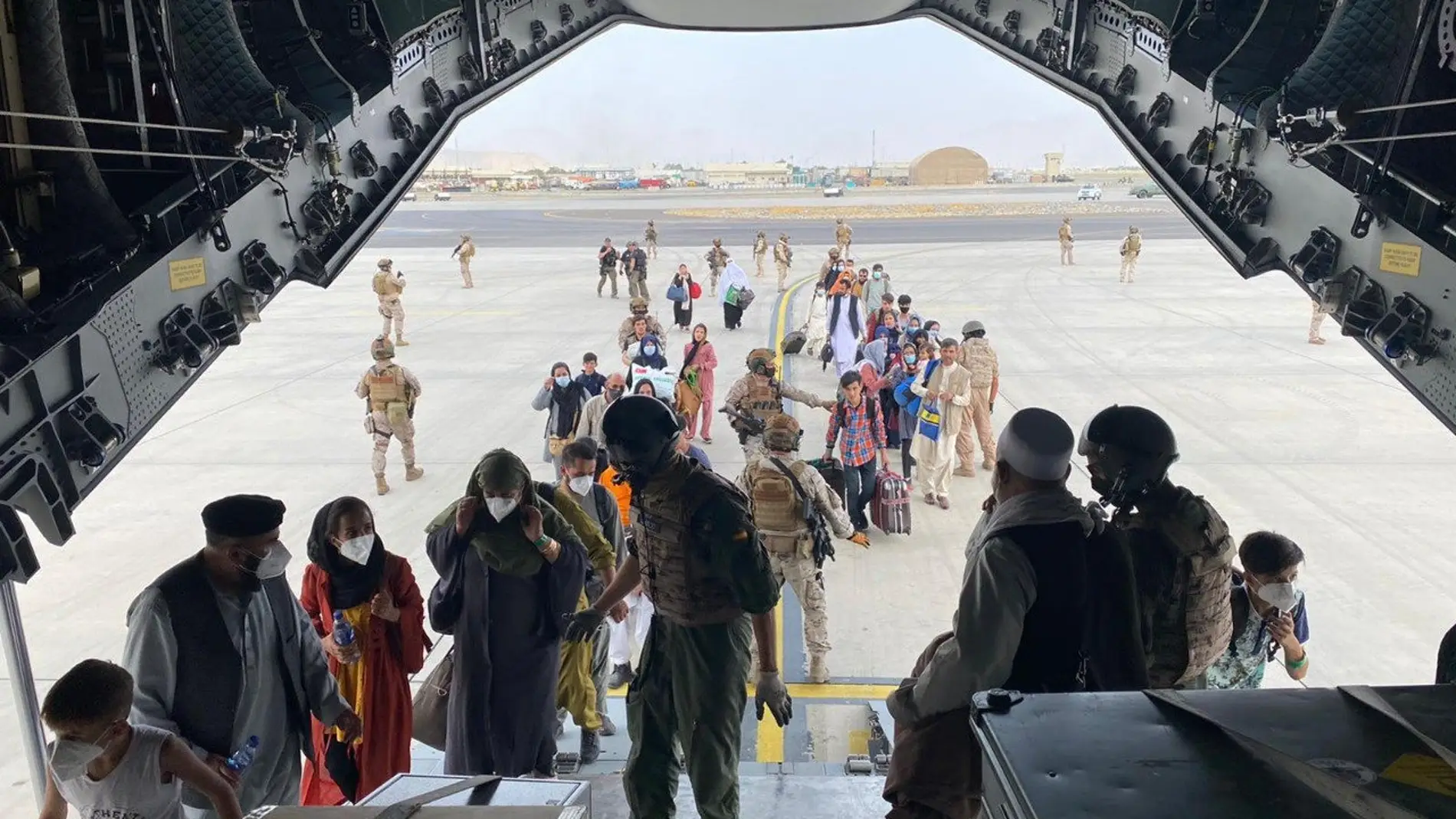 Despega de Kabul el primer avión con españoles y colaboradores afganos