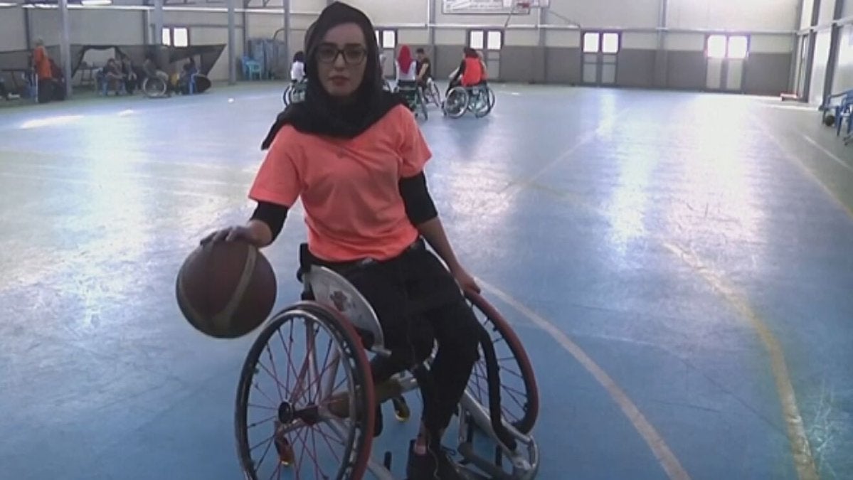 La jugadora de baloncesto paralímpica Nilofar Bayat viaja destino España desde Afganistán La jugadora de baloncesto paralímpica Nilofar Bayat viaja destino España desde Afganistán
