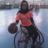 La jugadora de baloncesto afgana Nilofar Bayat