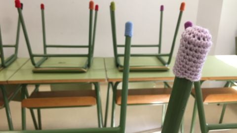 Elaboran las primeras 1.000 botas del proyecto de Apanah para reducir ruidos en las aulas.