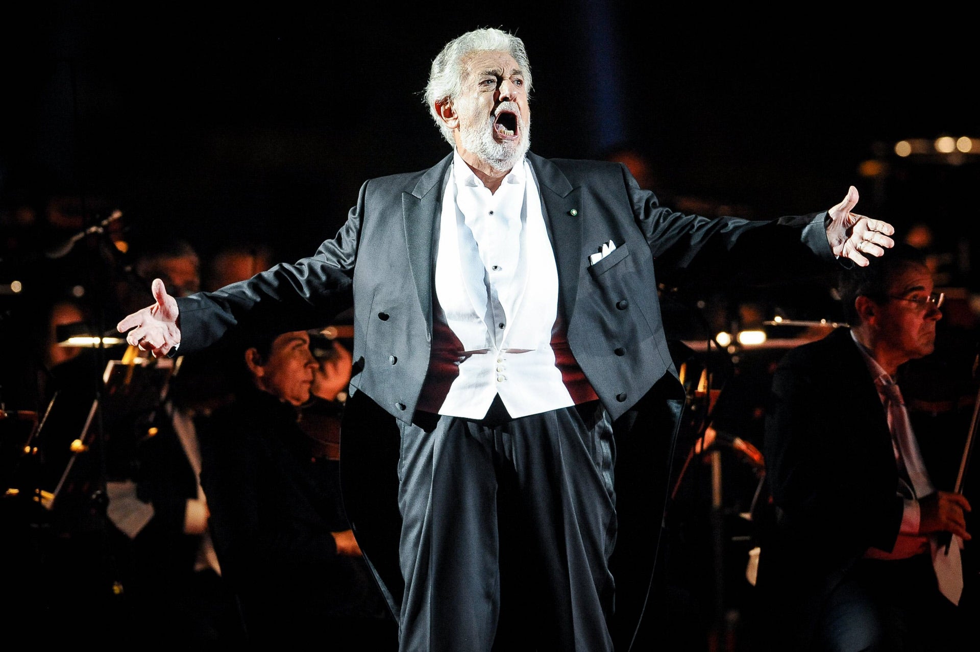 La increíble actuación de Marta Sánchez y Plácido Domingo cantando el himno de España en Starlite La increíble actuación de Marta Sánchez y Plácido Domingo cantando el himno de España en Starlite