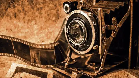 En 1839 Luis Daguerre presentó su último inventó: el daguerrotipo capturador de imagen fotografia