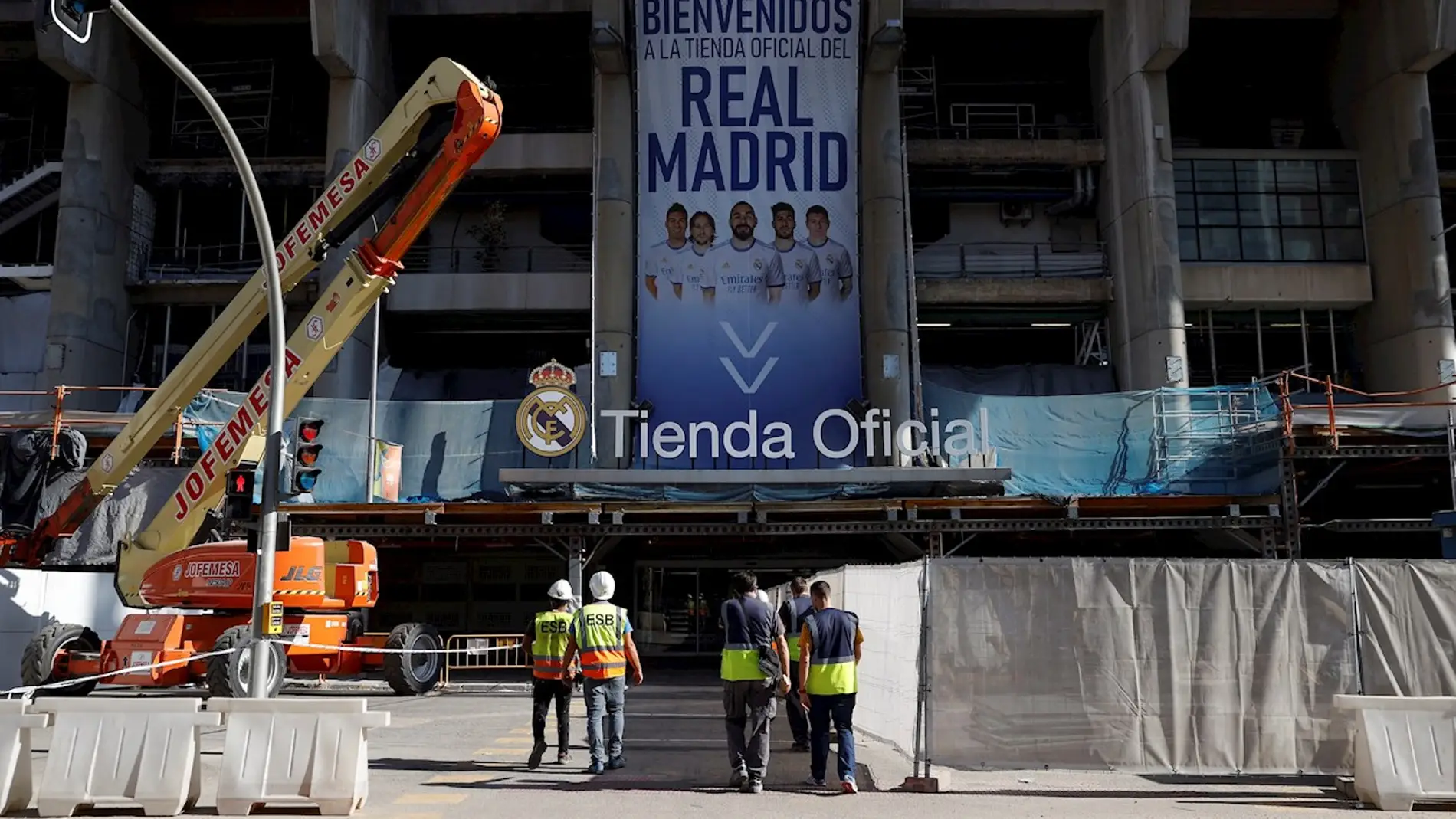 Tienda oficial del Real Madrid en el Santiago Bernabéu.