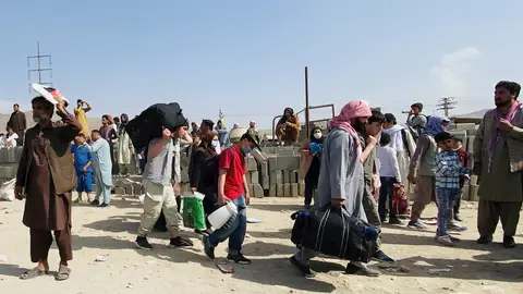 Afganistán, últimas noticias hoy: llegada de los primeros repatriados y revueltas en Kabul contra los talibanes Afganistán, últimas noticias hoy: llegada de los primeros repatriados y revueltas en Kabul contra los talibanes