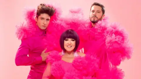 Hablamos con Loles León que llega este Viernes al auditorio de Torrevieja con “Una noche con Ella” loles leon