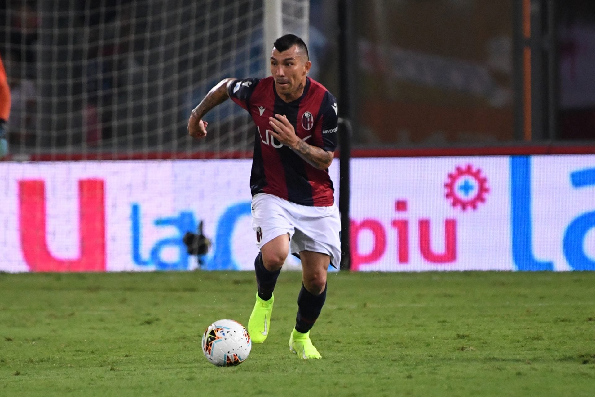 Gary Medel, opción para reforzar el pivote defensivo del Elche Gary Medel, opción para reforzar el pivote defensivo del Elche