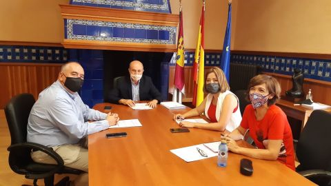 Reuni&oacute;n entre Cabezas, empresarios y sindicatos