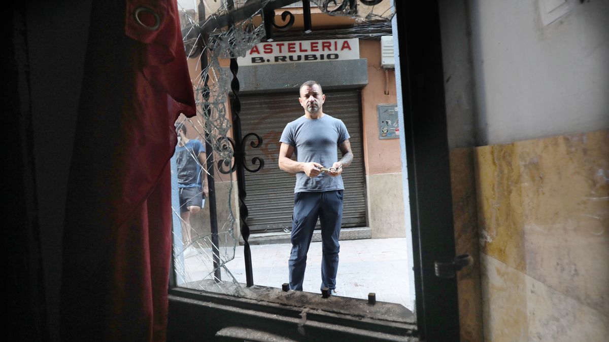 Intervención policial para ayudar a una 'okupa' a entrar en un piso Intervención policial para ayudar a una 'okupa' a entrar en un piso