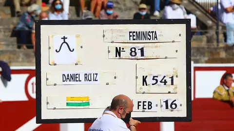 Cartel del toro "Feminista" en la plaza de toros de Gijón Cartel del toro "Feminista" en la plaza de toros de Gijón