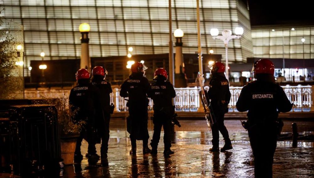 40 detenidos en la última semana en San Sebastián por incidentes en las "no fiestas" 40 detenidos en la última semana en San Sebastián por incidentes en las "no fiestas"