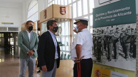 Un momento de la visita a la exposici&oacute;n