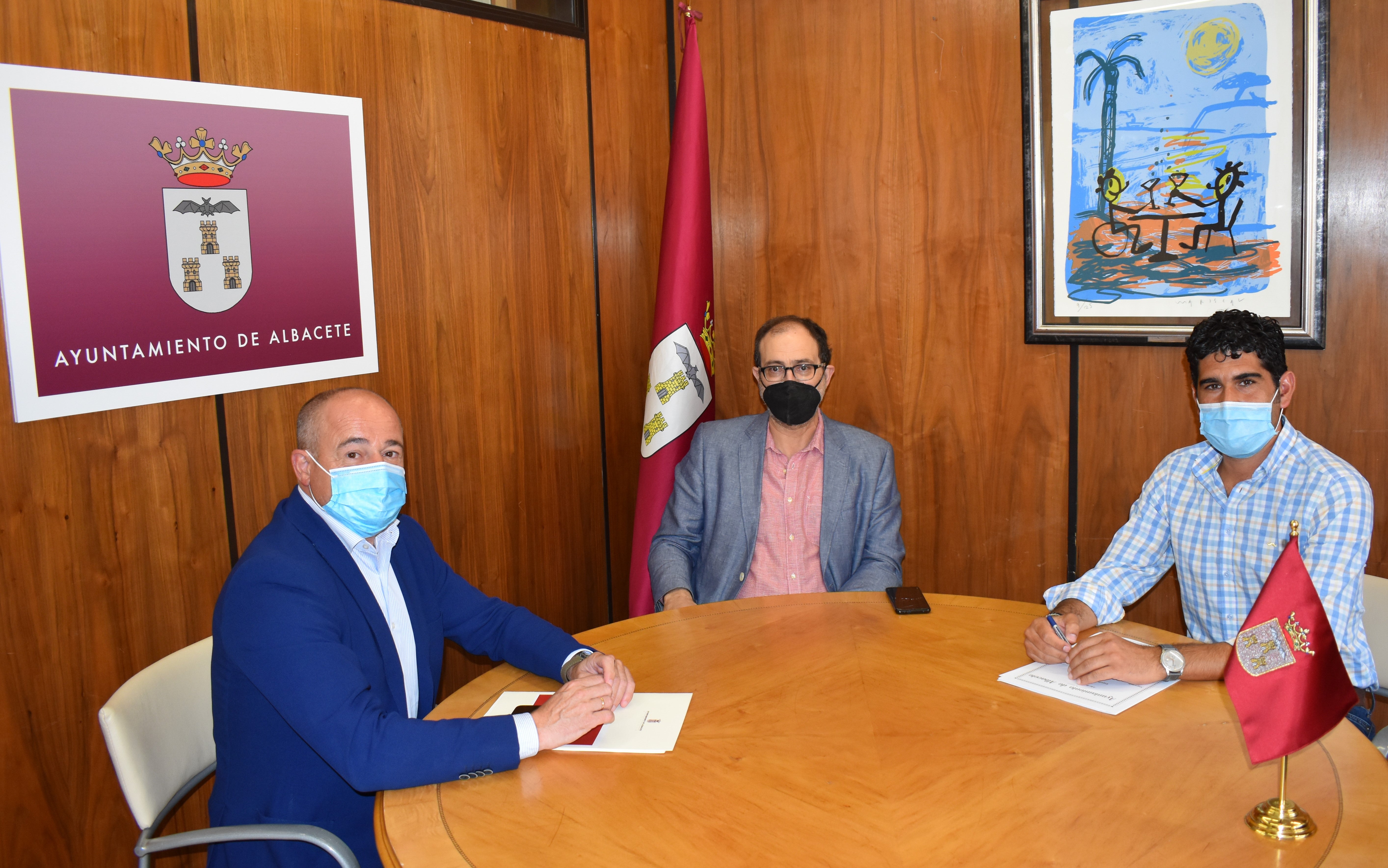 El alcalde reitera el apoyo del Ayuntamiento para difundir la labor de investigación y los recursos del Centro Asociado de la UNED en Albacete El alcalde reitera el apoyo del Ayuntamiento para difundir la labor de investigación y los recursos del Centro Asociado de la UNED en Albacete