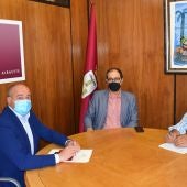 El alcalde reitera el apoyo del Ayuntamiento para difundir la labor de investigación y los recursos del Centro Asociado de la UNED en Albacete