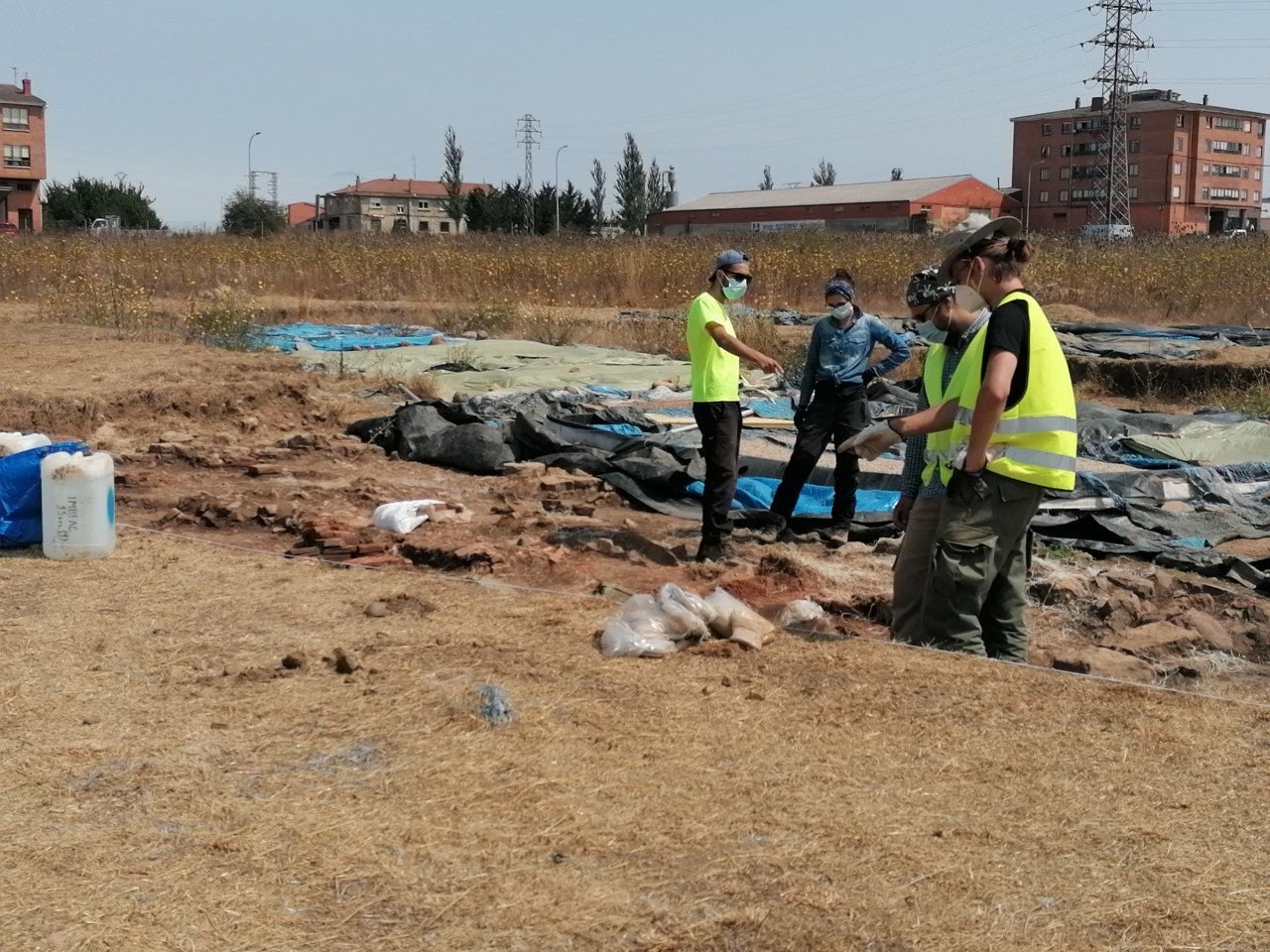 Una decena de voluntarios de Aguilar participan en la nueva campaña de excavación de ‘Huerta Varona" Una decena de voluntarios de Aguilar participan en la nueva campaña de excavación de ‘Huerta Varona"