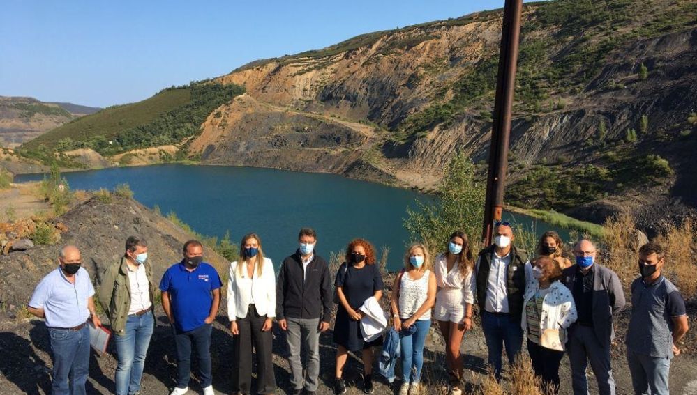 Asistentes a la presentación en Tormaleo