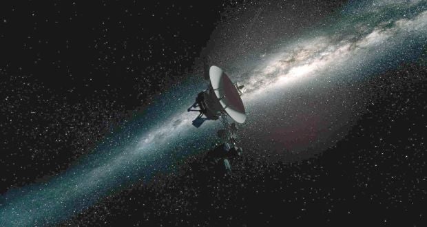 En 2012 la nave espacial estadounidense Voyager 1 se aleja y abandona el sistema solar En 2012 la nave espacial estadounidense Voyager 1 se aleja y abandona el sistema solar