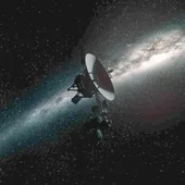 En 2012 la nave espacial estadounidense Voyager 1 se aleja y abandona el sistema solar En 2012 la nave espacial estadounidense Voyager 1 se aleja y abandona el sistema solar