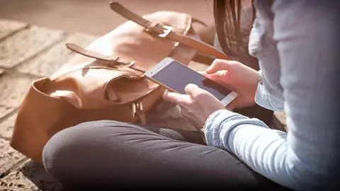 Adicción al móvil y a la tecnología Adicción al móvil y a la tecnología