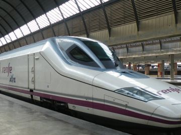 La falta de compromiso de los políticos ante la implantación del AVE en Extremadura La falta de compromiso de los políticos ante la implantación del AVE en Extremadura