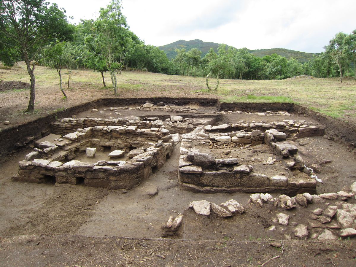 Os achádegos arqueolóxicos no Castro do Alto de Acea Os achádegos arqueolóxicos no Castro do Alto de Acea