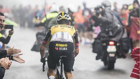Primo Roglic, en la subida a los Lagos de Covadonga.