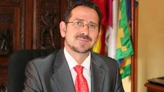 Luis Díaz Cacho deja de ser alcalde de La Solana para convertirse en asesor de Isabel Rodríguez, ministra de Política Territorial Luis Díaz Cacho deja de ser alcalde de La Solana para convertirse en asesor de Isabel Rodríguez, ministra de Política Territorial