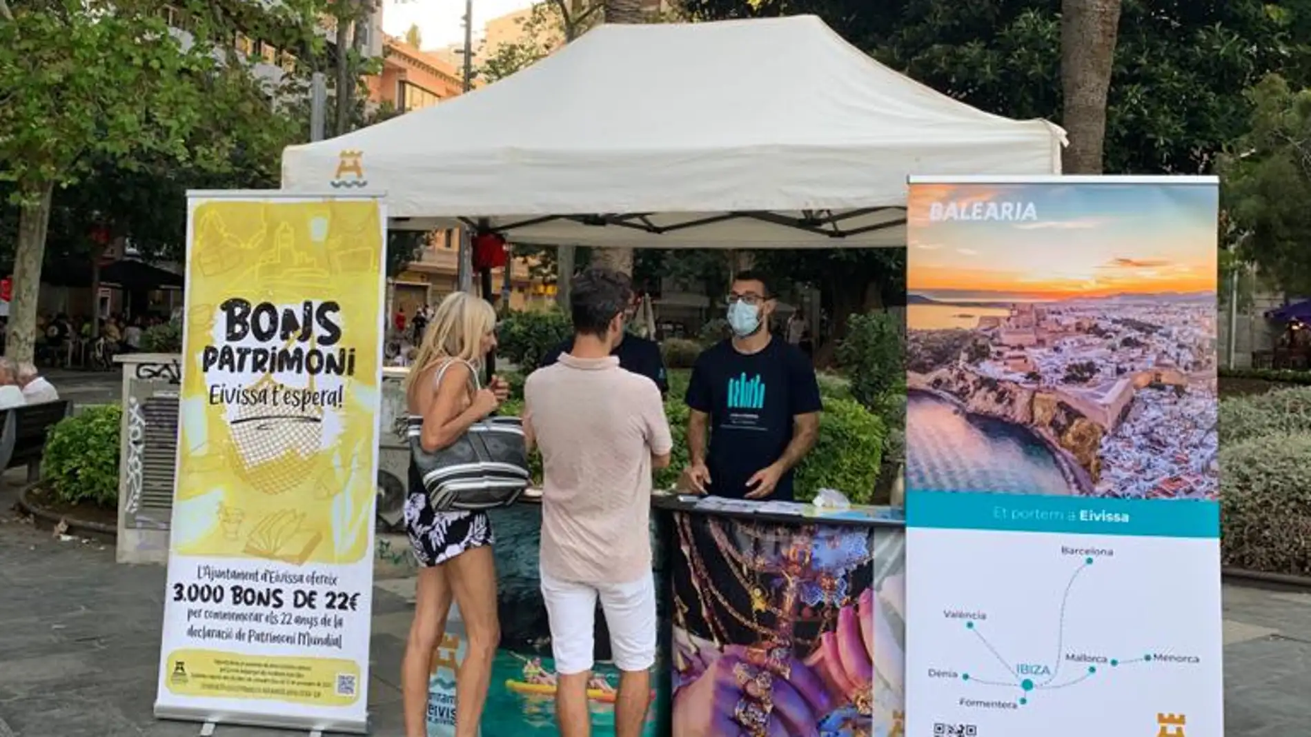 Ibiza se promociona con 'Bonos' en distintos puntos de Baleares